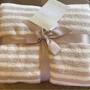 New With Tags-Barefoot Dreams Throw Feather/Cream 45x60